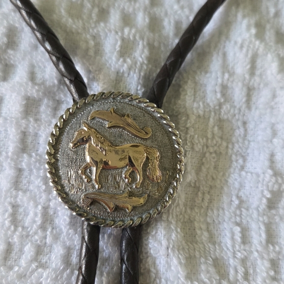 Western Horse Sterling Silver Round Adjustable Bolo Tie - Picture 3 of 8